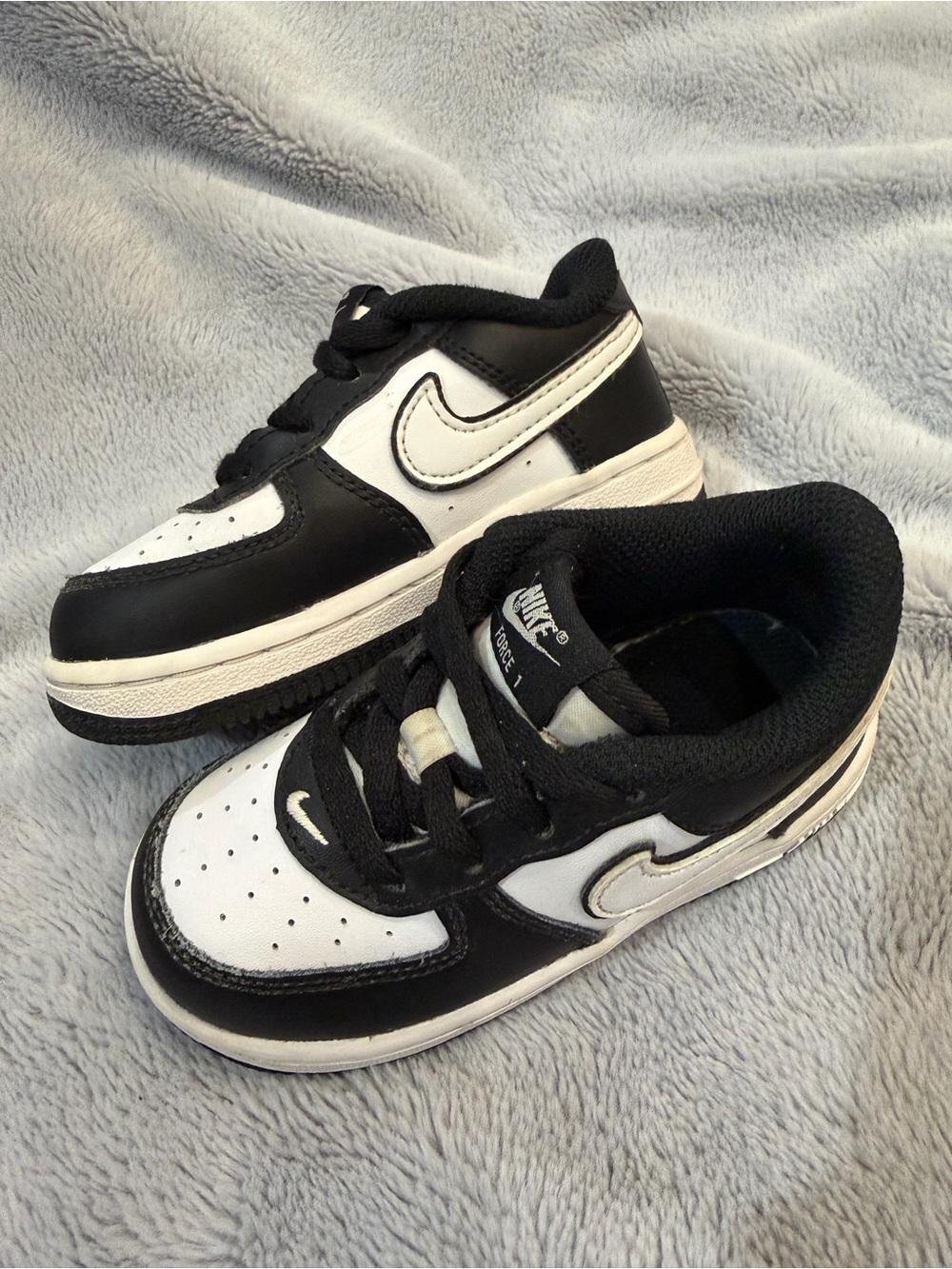 Nike Air Force 1 Black White Low-Top Sneakers Running Shoes Toddler 7 DV1624-001